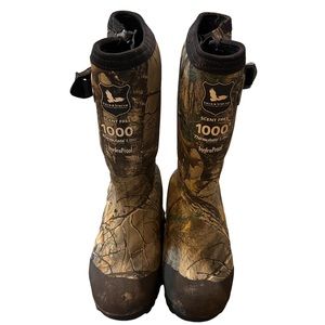 Field and stream muck boots
